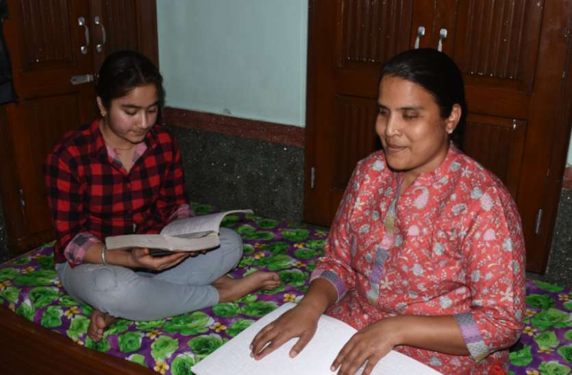 दृष्टिबाधित सुनीता जला रहीं शिक्षा की ज्योत दृष्टिबाधित सुनीता जला रहीं शिक्षा की ज्योत