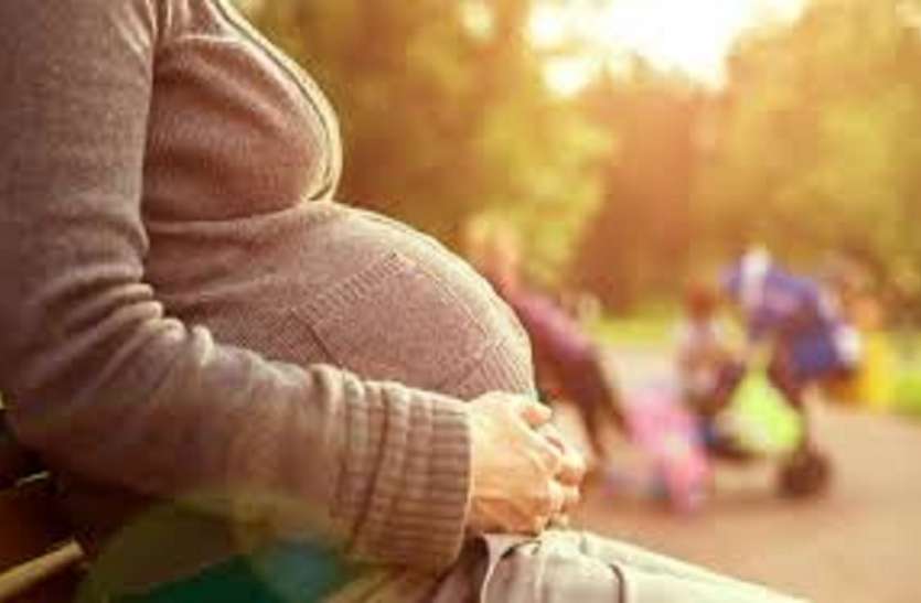 A woman pregnant with air अजब-गजब! हवा से प्रेग्नेंट हुई महिला, 15 मिनट में दिया एक बच्ची को जन्म !