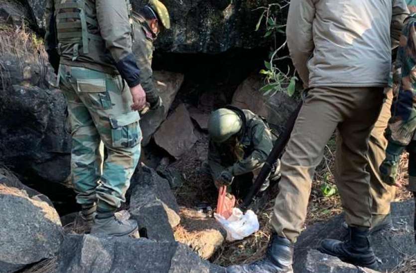 Jammu Kashmir जम्मू-कश्मीर में सेना का बड़ी कामयाबी, बरामद की हथियारों की बड़ी खेप