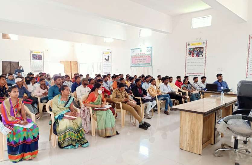 workshop ग्राम पंचायत कार्यालय पर ही ग्रामीणों को सभी सेवाएं देने सीइओ ने दिए निर्देश