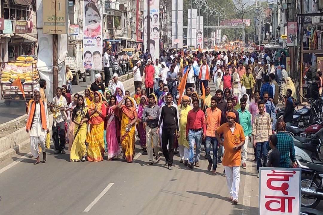 मां नर्मदा के प्रति आस्था जताते निकली भव्य शोभायात्रा