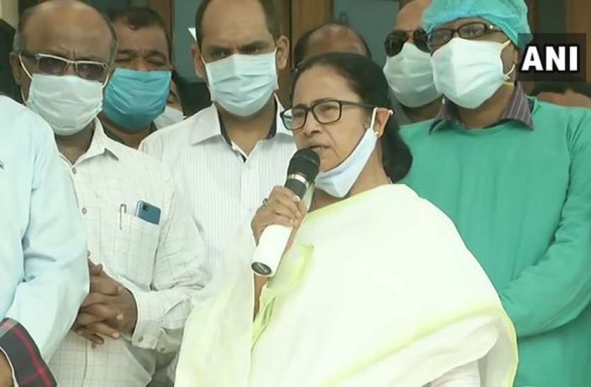 mamta banerjee ममता ने बम धमाके में घायल मंत्री जाकिर हुसैन से की मुलाकात, घायलों को पांच लाख का मिलेगा मुआवजा
