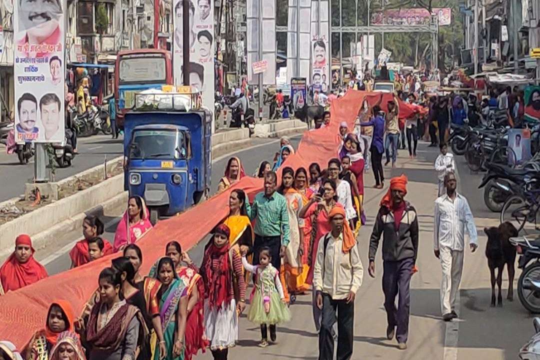 मां नर्मदा को अर्पित करने चुनरी भक्तजन निकले पदयात्रा पर