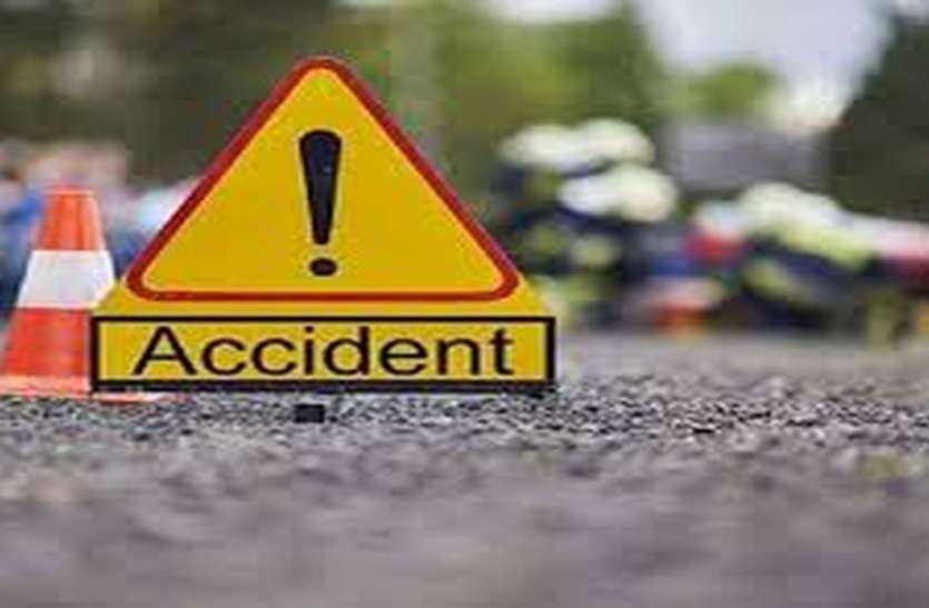 road_accident.jpg शादी में शामिल होने बिलासपुर हुए थे रवाना, ट्रक ने कार को मारी टक्कर, 3 की मौत, दो घायल