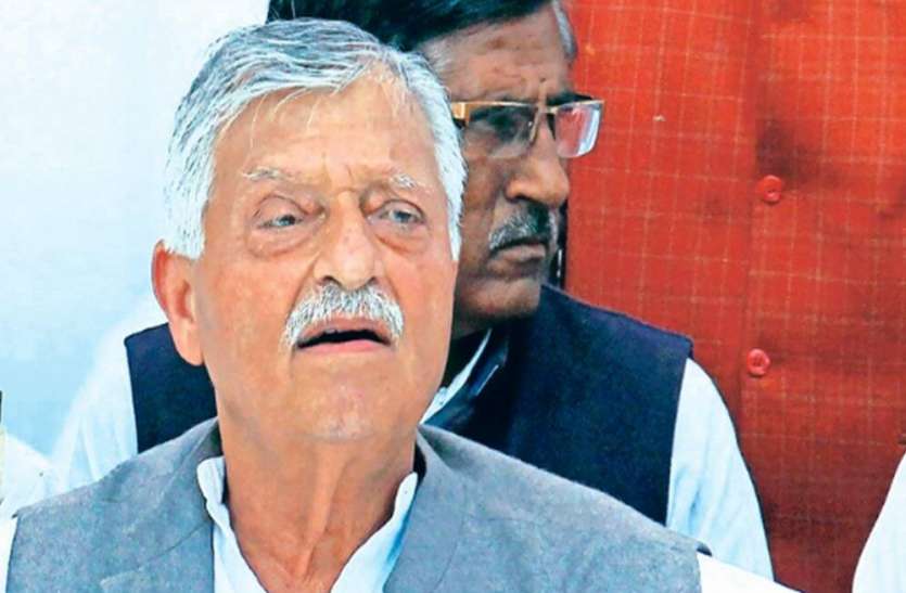 कैप्टन सतीश शर्मा का निधन, अमेठी में कांग्रेसियों में शोक की लहर कैप्टन सतीश शर्मा का निधन, अमेठी में कांग्रेसियों में शोक की लहर, प्रियंका गांधी दुखी