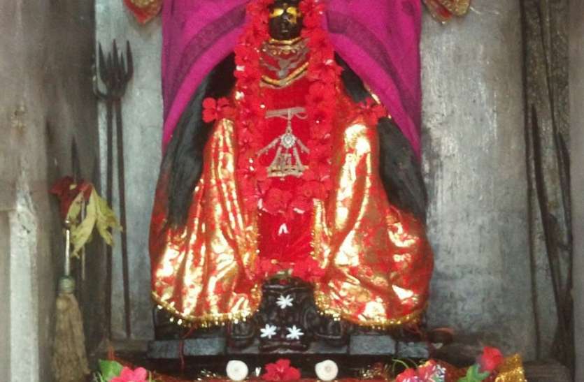 The carving here meets the Virat temple, the temple before the Bandhav kings विराट मंदिर से मिलती है यहां की नक्काशी, बांधव राजाओं से पहले का है मंदिर
