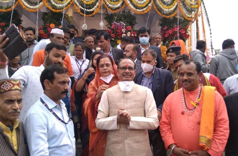 CM Shivraj said the dirty and other dirt being found in the Narmada, t सीएम शिवराज बोले नर्मदा में मिल रही मैला और अन्य गंदगी, वृृक्षों की कटाई से प्रभावित हुई जलधारा