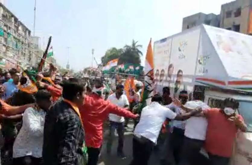 भाजपा-कांग्रेस की रैली में आपसी संघर्ष, मारपीट व पथराव भाजपा-कांग्रेस की रैली में आपसी संघर्ष, मारपीट व पथराव