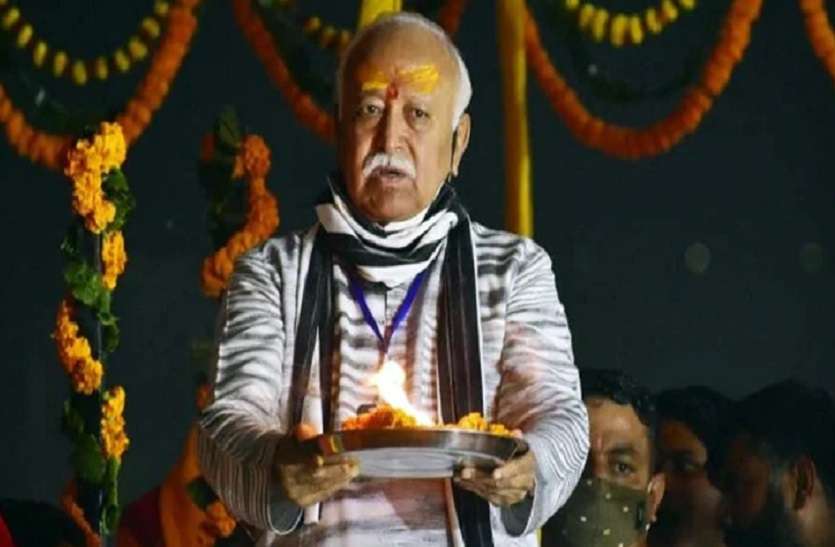 1_16.jpg संगम तट पर मोहन भागवत ने की पूजा, गंगा को बताया भारतवर्ष की जीवनधारा