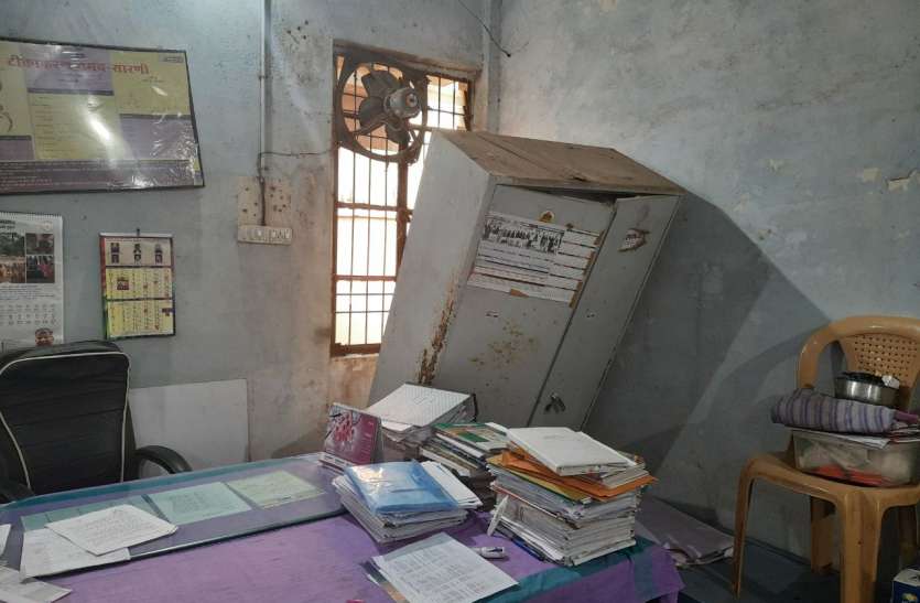 शास्त्री अस्पताल से कोरोना वैक्सीन पार करने की कोशिश ! शास्त्री अस्पताल से कोरोना वैक्सीन पार करने की कोशिश !