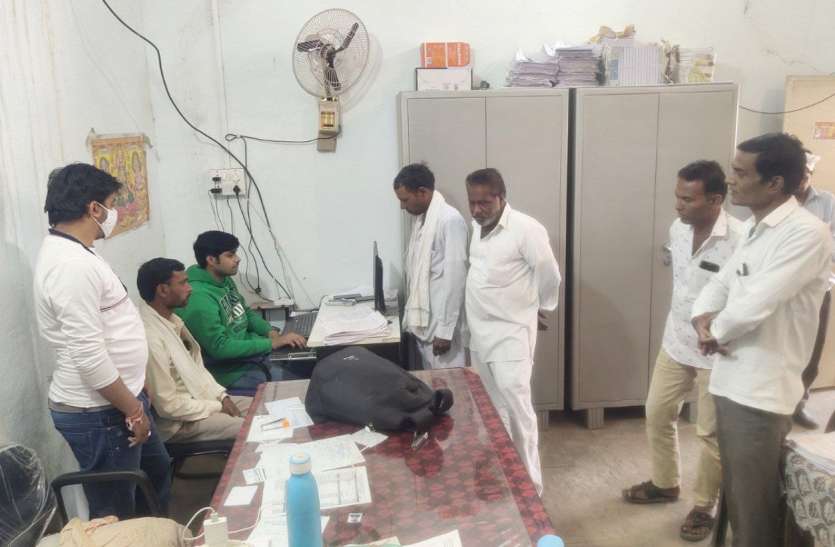 पहले सहकारी समितियों की हड़ताल, अब सर्वर बना परेशानी पहले सहकारी समितियों की हड़ताल, अब सर्वर बना परेशानी