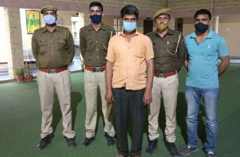 टैंकर से 11800 लीटर पेट्रो पदार्थ जब्त, चालक रिमाण्ड पर टैंकर से 11800 लीटर पेट्रो पदार्थ जब्त, चालक रिमाण्ड पर