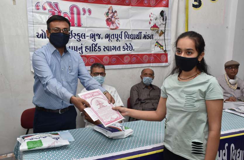 स्पद्र्धात्मक युग में मजबूत मनोबल से अपने कार्य को चमकाएं : जोशी स्पद्र्धात्मक युग में मजबूत मनोबल से अपने कार्य को चमकाएं : जोशी