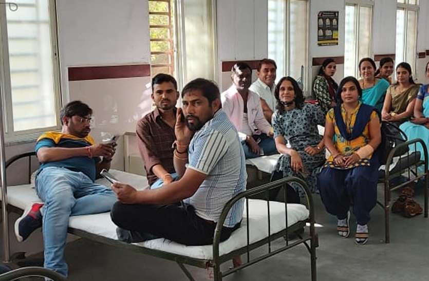 covid news : दूसरे डोज की तैयारी लेकिन 1582 हेल्थ व 530 फ्रंट लाइन वर्कर्स ने पहला ही नहीं लगवाया covid news : दूसरे डोज की तैयारी लेकिन 1582 हेल्थ व 530 फ्रंट लाइन वर्कर्स ने पहला ही नहीं लगवाया