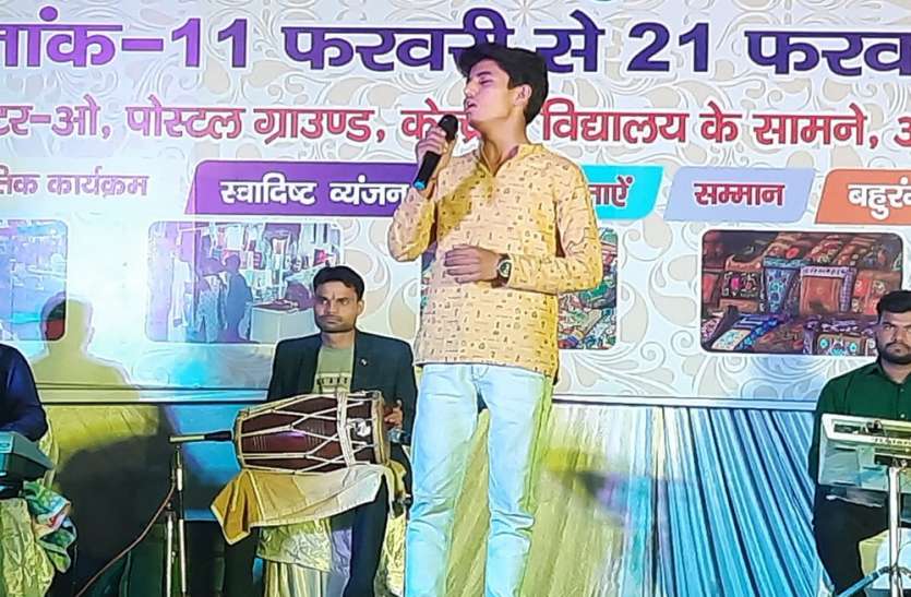 मुरली की धुन में सजी ठुमरी का करूं सजनी, आए न बालम मुरली की धुन में सजी ठुमरी का करूं सजनी, आए न बालम