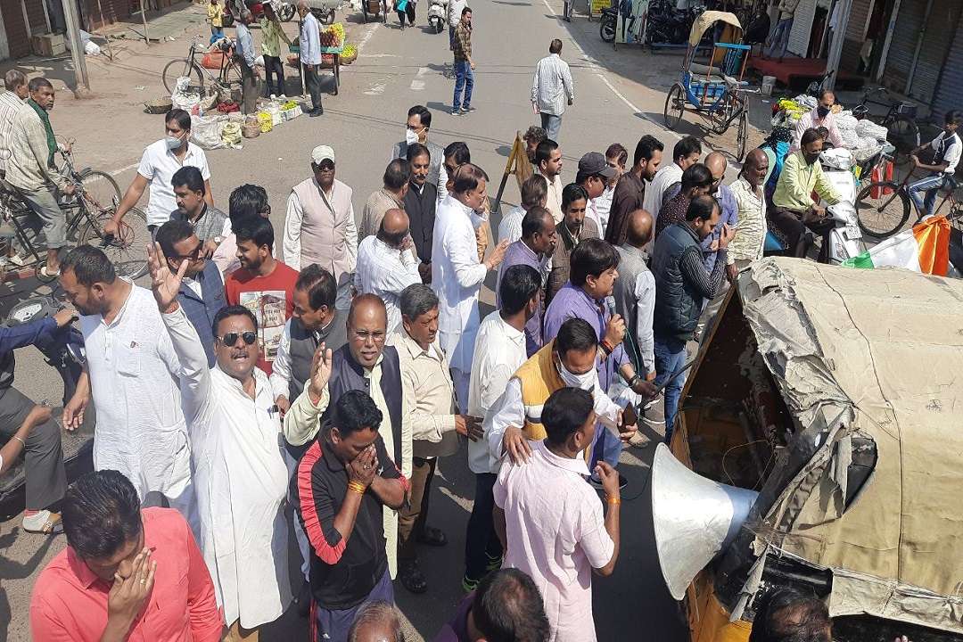 पेट्रोल डीडल की कीमतों में वृद्धि के खिलाफ कांग्रेस का बंद