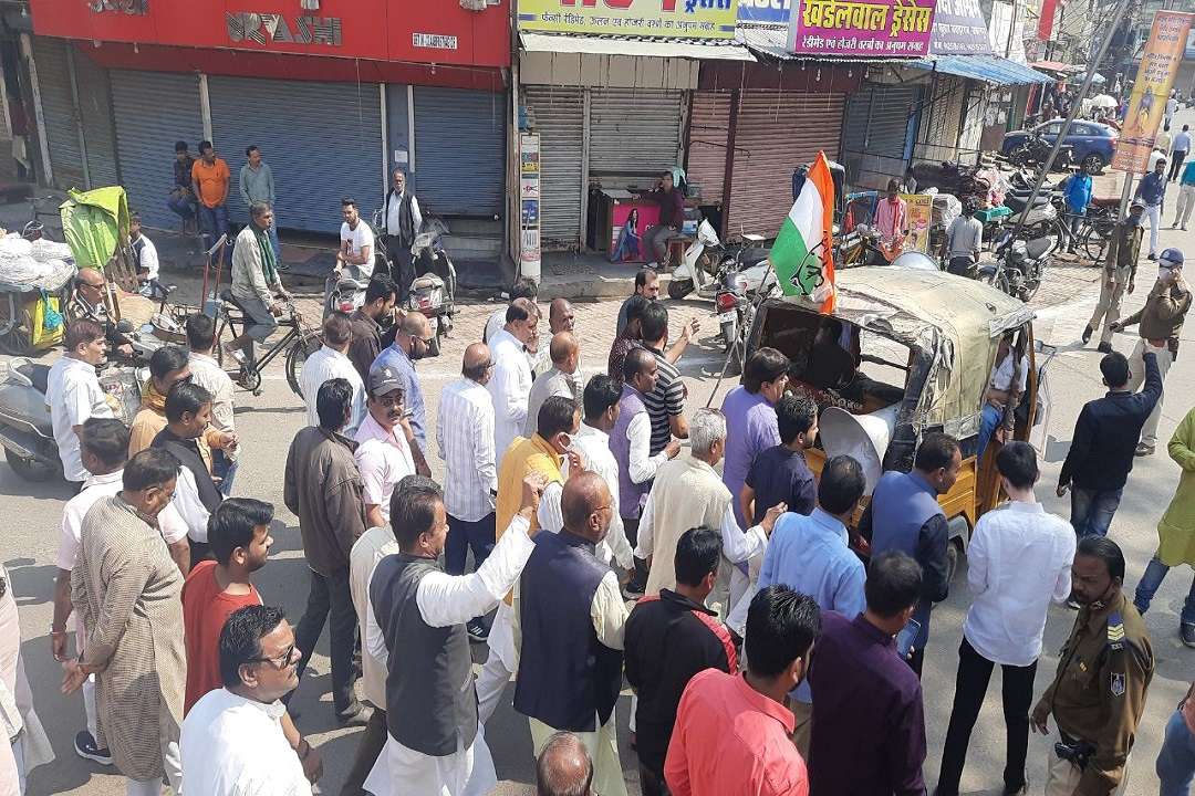 पेट्रोल डीडल की कीमतों में वृद्धि के खिलाफ कांग्रेस का बंद