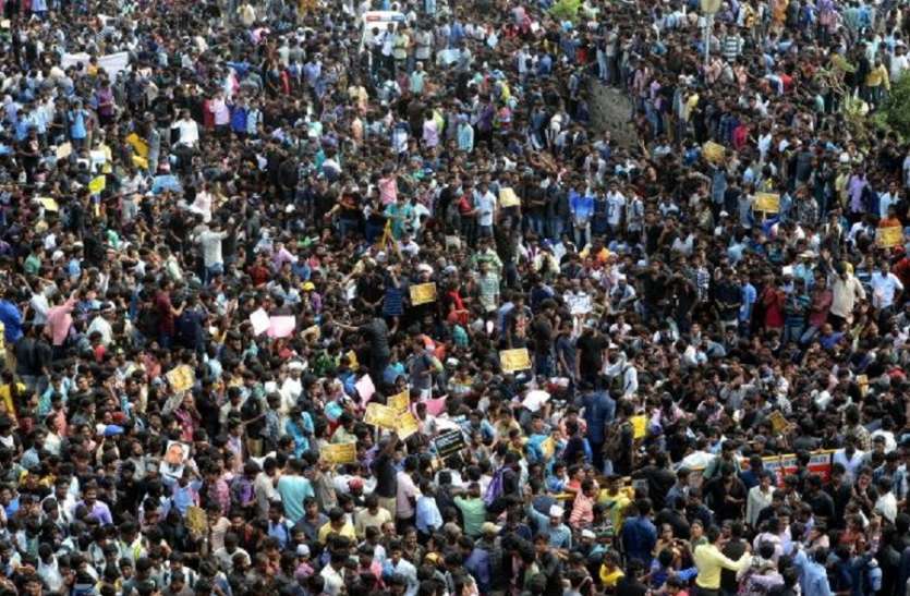 Jallikattu protest: TN government withdraws 308 jallikattu protest cas जल्लीकट्टू विरोध प्रदर्शन: 26460 लोगों के खिलाफ दर्ज मामले वापस लेगी तमिलनाडु सरकार
