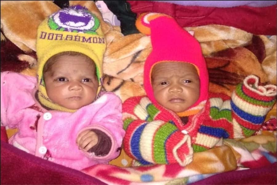Twins Child Died After Drink Anganwadi Milk Parents Claim - संदिग्ध हाल में जुड़वा बच्चों की मौत, परिजनों का दावा आंगनबाड़ी से मिला दूध पीने से हुई घटना | Patrika News