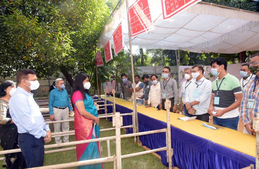 कोरोनाकाल में विशेष सतर्कता के साथ आज मतदान कोरोनाकाल में विशेष सतर्कता के साथ आज मतदान