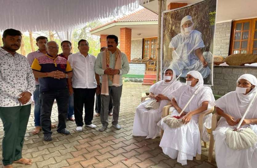 kumudlata.jpg धन से सुख ही सबसे बड़ा झूठ: साध्वी कुमदलता