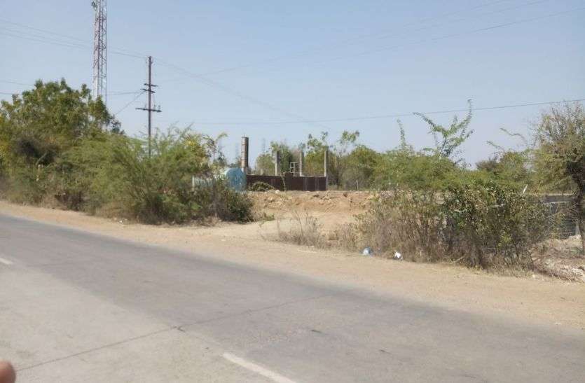 कन्या शासकीय विद्यालय को आवंटित जमीन पर सरपंच के रिश्तेदारो ने किया कब्जा पत्रिका ने उठाया मामला तो पढ़े फिर क्या हुआ...... कन्या शासकीय विद्यालय को आवंटित जमीन पर सरपंच के रिश्तेदारो ने किया कब्जा पत्रिका ने उठाया मामला तो पढ़े फिर क्या हुआ......