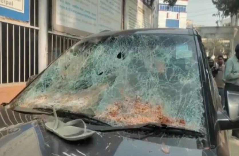 patna violence Bihar : सोशल साइंस का पेपर रद्द होने पर पटना में छात्रों ने काटा बवाल, 4 गिरफ्तार