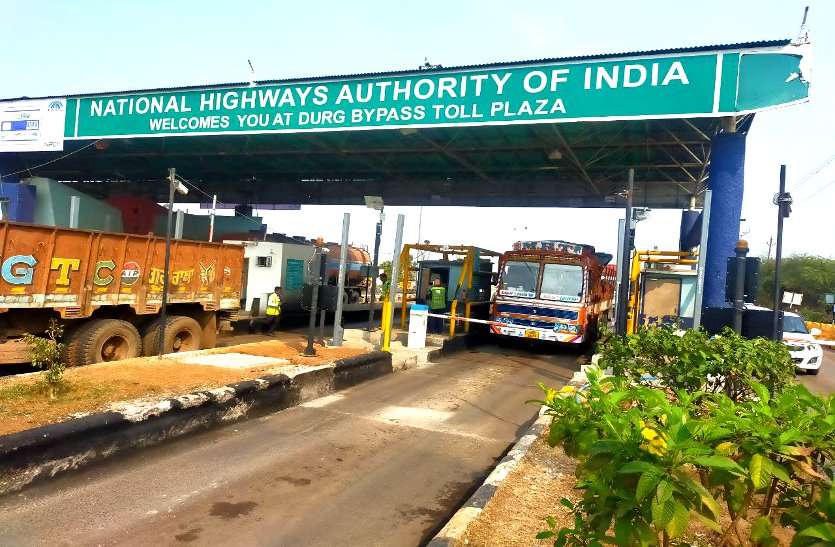 मनमाने टोल टैक्स पर लगाम लगाने दुर्ग कलेक्टर ने बनाई कमेटी, लोकल पासिंग से टैक्स लेंगे या नहीं कमेटी करेगी फैसला मनमाने टोल टैक्स पर लगाम लगाने दुर्ग कलेक्टर ने बनाई कमेटी, लोकल पासिंग से टैक्स लेंगे या नहीं कमेटी करेगी फैसला
