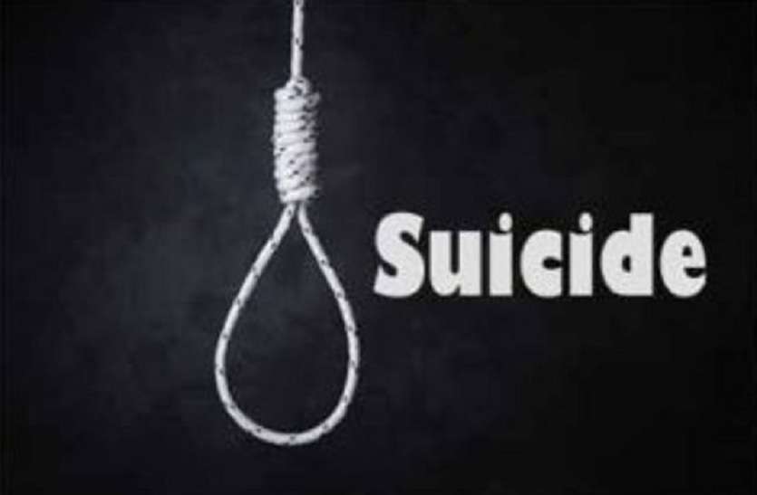 The teenager hanged the door of the room दरवाजा अंदर से बंद कर किशोरी ने लगाया फंदा, खिड़की से बच्ची को भेज खुलवाया, रस्सी काट अस्पताल लेकर पहुंचे परिजन