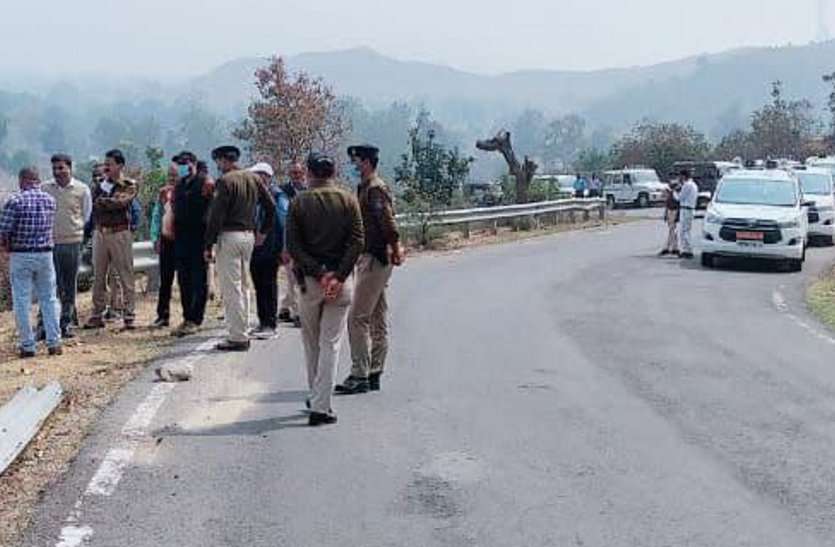 Singrauli Collector and SP inspected Amilia Valley after Sidhi incident सीधी घटना के बाद याद आई अमिलिया घाटी, मौके पर पहुंचे कलेक्टर व एसपी