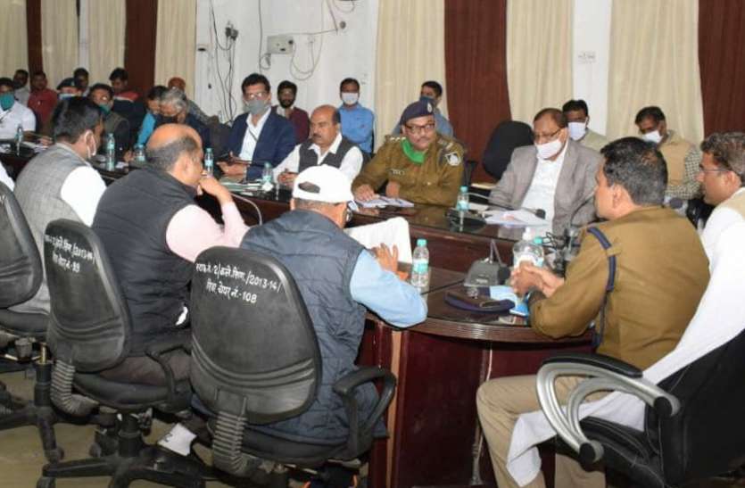 Strict enforcement in Singrauli coal mines after Sidhi's road accident खदानों से निकलने के पहले होगी वाहनों की तौल, अतिरिक्त बॉडी हटाने की भी हिदायत