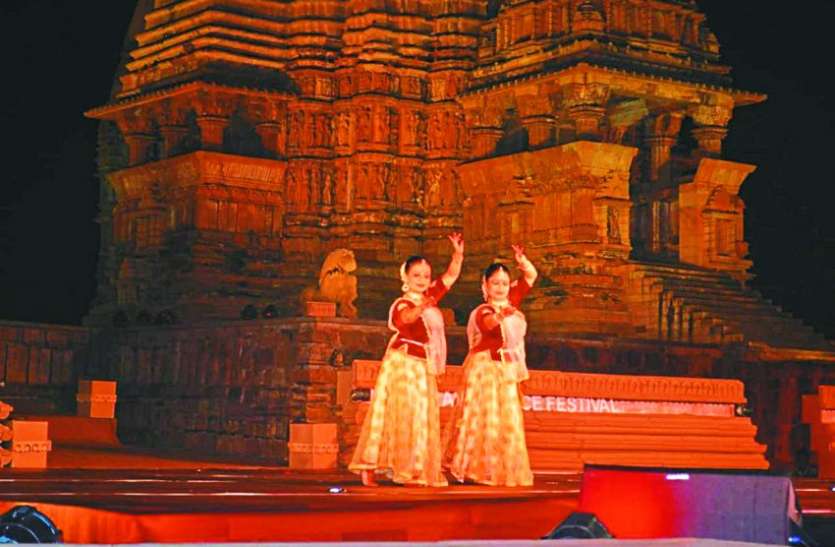 Aishwarya Warrier's second evening of dance festival begins with Mohini Attam ऐश्वर्या वारियर के मोहनी अट्टम से शुरू हुई डांस फेस्टिवल की दूसरी शाम