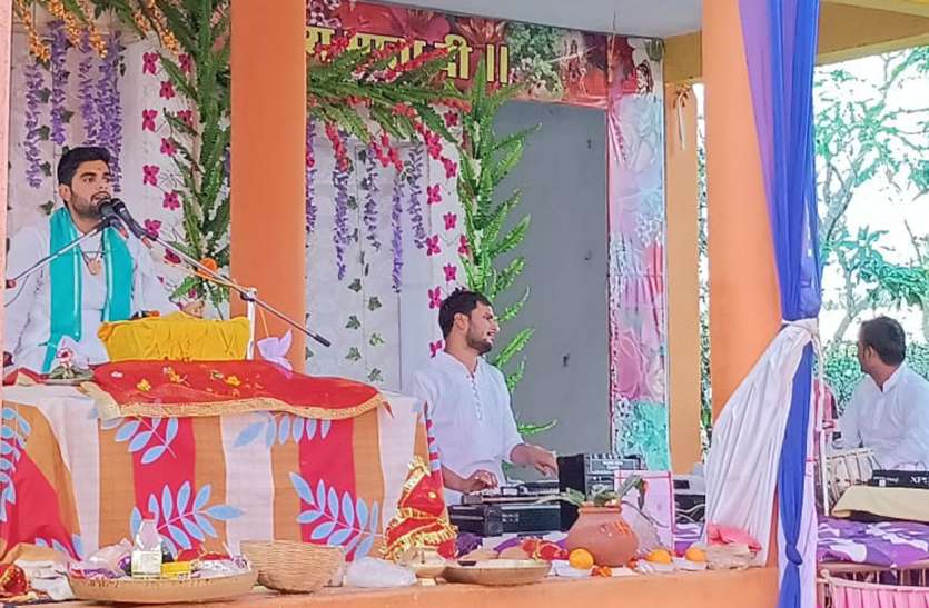 अष्टलक्ष्मी महायज्ञ के साथ बरस रहा भागवत ज्ञान अष्टलक्ष्मी महायज्ञ के साथ बरस रहा भागवत ज्ञान