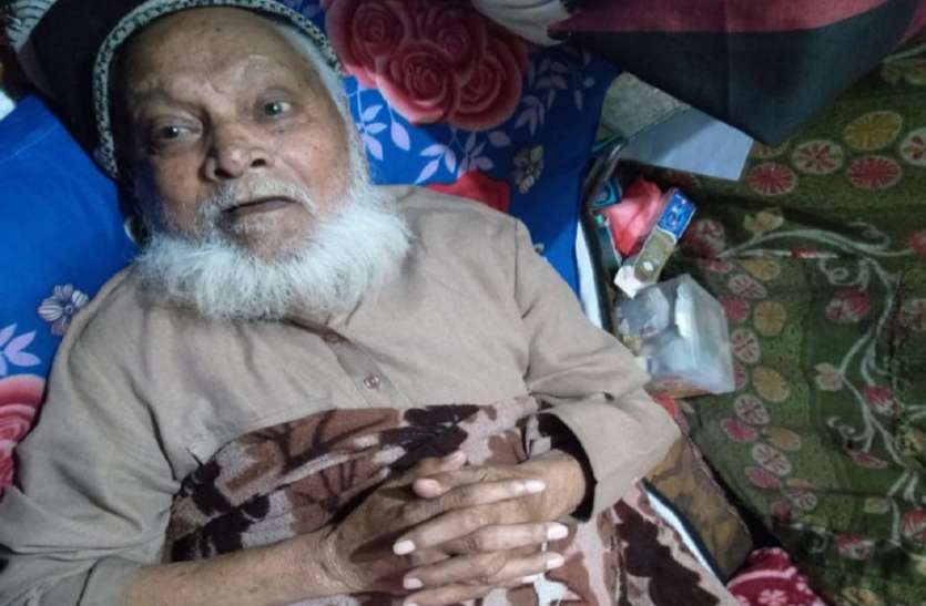 लावारिश लाशों के मसीहा है मोहम्मद शरीफ 25 हज़ार से ज़्यादा लावारिश लाशों का अंतिम संस्कार करने वाले चाचा गम्भीर रूप से बीमार