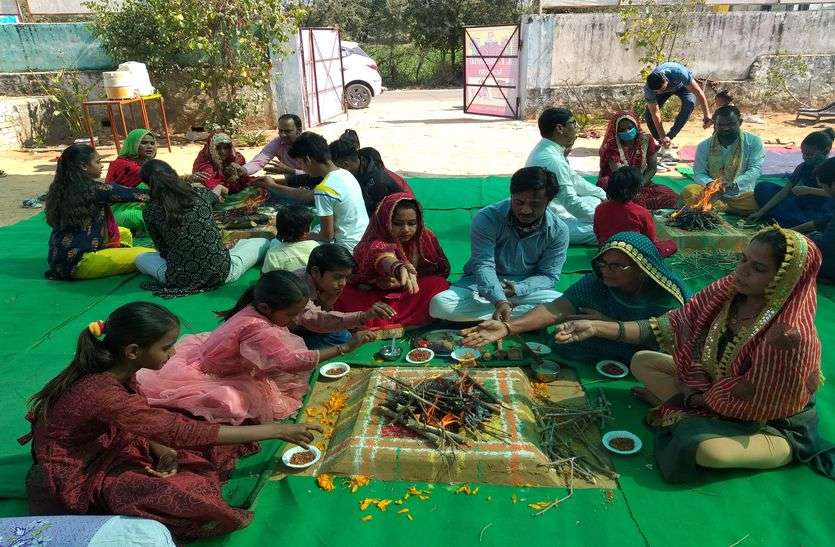 24 स्थानों पर एक ही समय गंगाजली पूजन और तीर्थ स्थापना 24 स्थानों पर एक ही समय गंगाजली पूजन और तीर्थ स्थापना