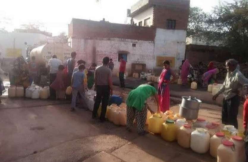 जिस योजना पर ढाई लाख की आबादी निर्भर उस पर जिम्मेदार नहीं दे रहे ध्यान जिस योजना पर ढाई लाख की आबादी निर्भर उस पर जिम्मेदार नहीं दे रहे ध्यान