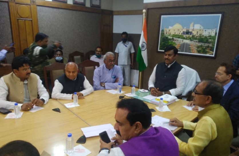 बजट सत्र से पहले प्रोटेम स्पीकर ने बुलाई सर्वदलीय बैठक, शिवराज सिंह चौहान भी हुए शामिल बजट सत्र से पहले प्रोटेम स्पीकर ने बुलाई सर्वदलीय बैठक, शिवराज सिंह चौहान भी हुए शामिल