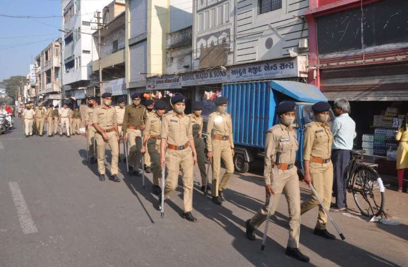जामनगर में 15 ईवीएम खराब जामनगर में 15 ईवीएम खराब