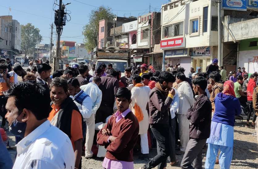 covid-19 news : इंदौर-भोपाल में पॉजिटिव केस बढऩे लगे, लेकिन मॉस्क लगाना भूले लोग, आदतें भी बदलीं covid-19 news : इंदौर-भोपाल में पॉजिटिव केस बढऩे लगे, लेकिन यहां मॉस्क लगाना भूले लोग, आदतें भी बदलीं