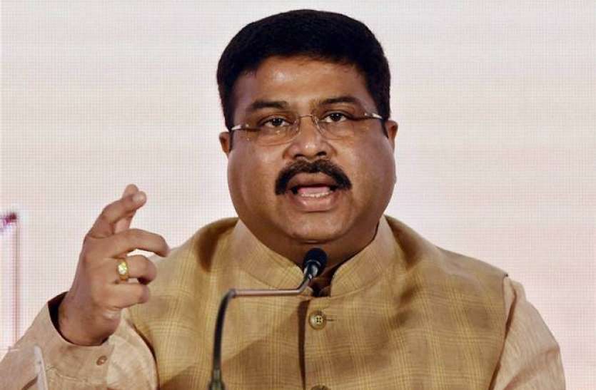 Dharmendra Pradhan on Petrol Diesel Price Hike आखिर क्यों तेजी से बढ़ रही है पेट्रोल की कीमत? पेट्रोलियम मंत्री ने बताई वजह