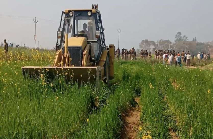 azamgarh news लिंक एक्सप्रेस-वे के लिए किसानों की खड़ी फसल प्रशासन से रौदा, जमकर बवाल