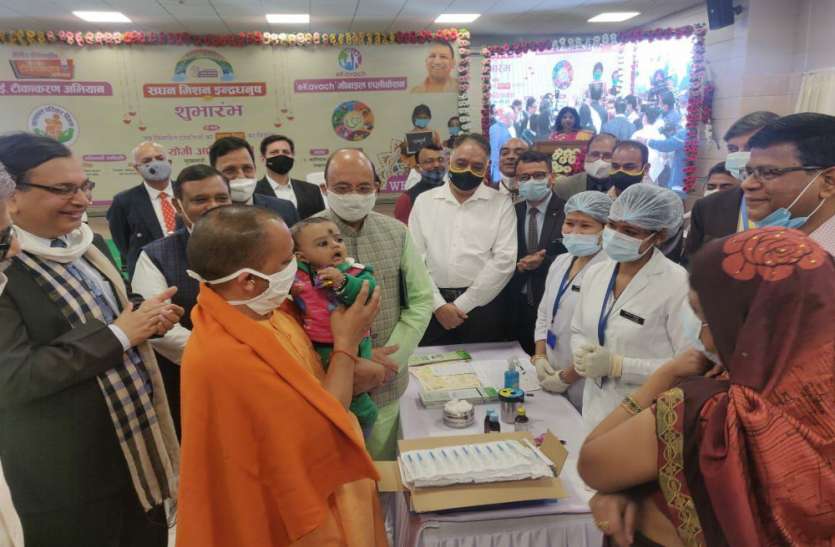 योेजनाओं और कार्यक्रमों को पूरी प्रतिबद्धता और ईमानदारी से लागू किया जाए मुख्यमंत्री ने ‘जे.ई. टीकाकरण अभियान’ व ‘सघन मिशन इन्द्रधनुष’ के तृतीय चरण का शुभारम्भ किया
