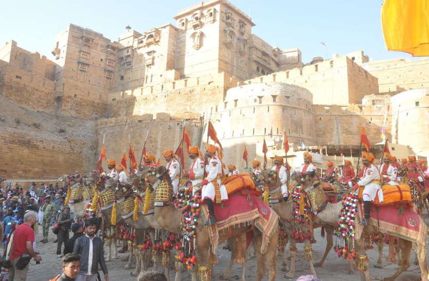 बहेंगी सुर सरिताएं तो धोरों पर होगा मनोहारी प्रस्तुतियों की धमाल बहेंगी सुर सरिताएं तो धोरों पर होगा मनोहारी प्रस्तुतियों की धमाल