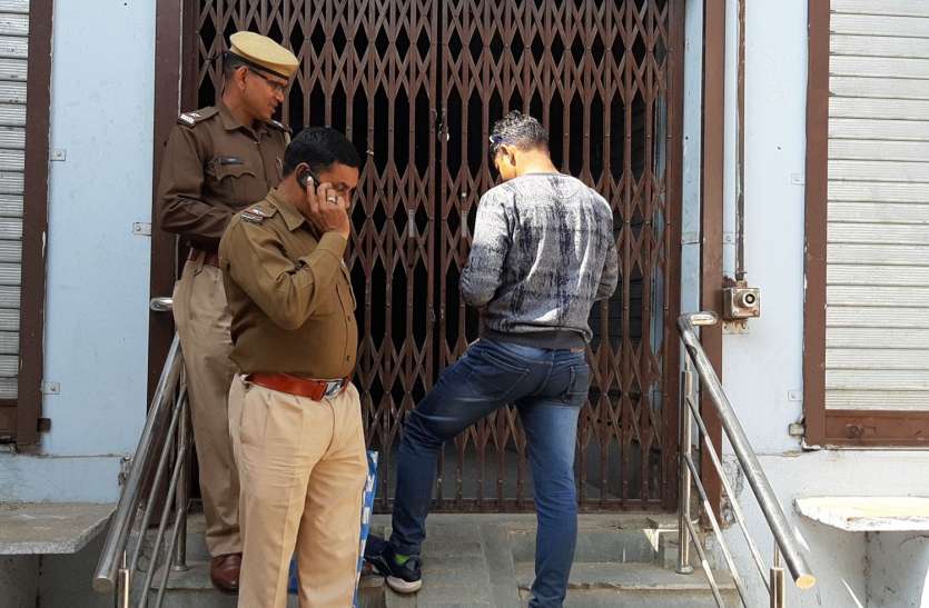 लालसोट में होटल पर छापा, आठ युवती व मैनेजर समेत दस युवक पकड़े लालसोट में होटल पर छापा, आठ युवती व मैनेजर समेत दस युवक पकड़े