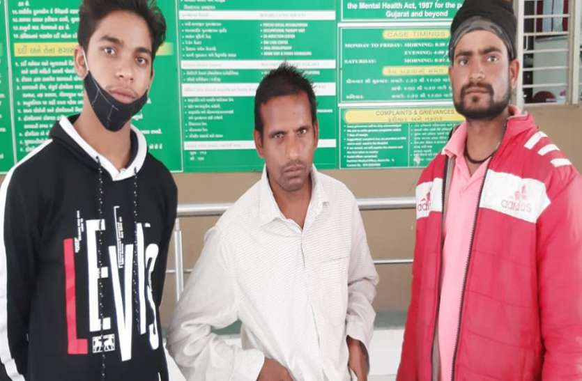 13 वर्ष पूर्व घर से निकले यूपी के युवक का मानसिक अस्पताल में हुआ परिवार से मिलन 13 वर्ष पूर्व घर से निकले यूपी के युवक का मानसिक अस्पताल में हुआ परिवार से मिलन