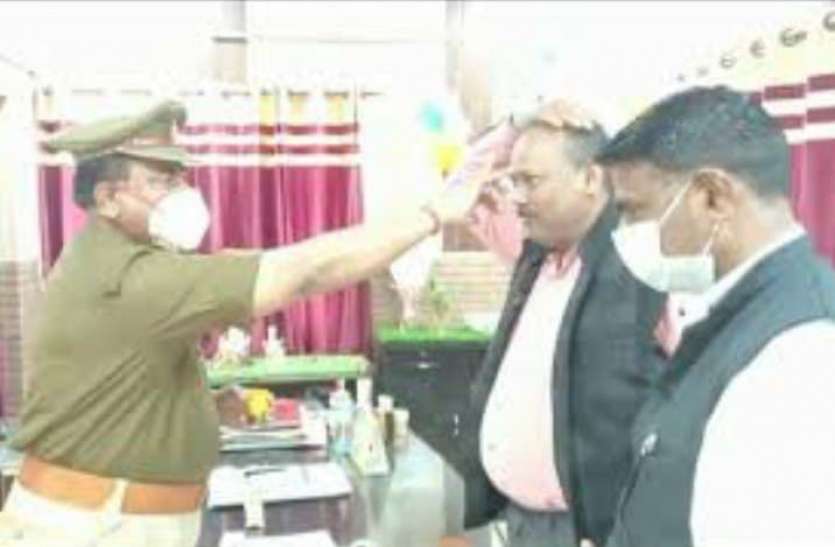 meerut-1.jpg यूपी का अनोखा थाना: फरयादियों के माथे पर थानेदार पहले लगाते हैं चंदन तिलक फिर सुनते हैं समस्या