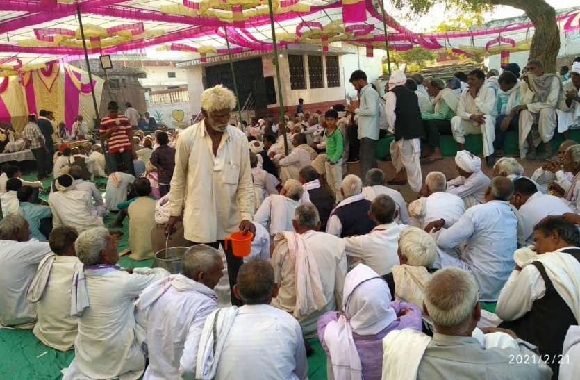 समाधि भजनों ने बांधा समां, झूमे-नाचे श्रोता समाधि भजनों ने बांधा समां, झूमे-नाचे श्रोता