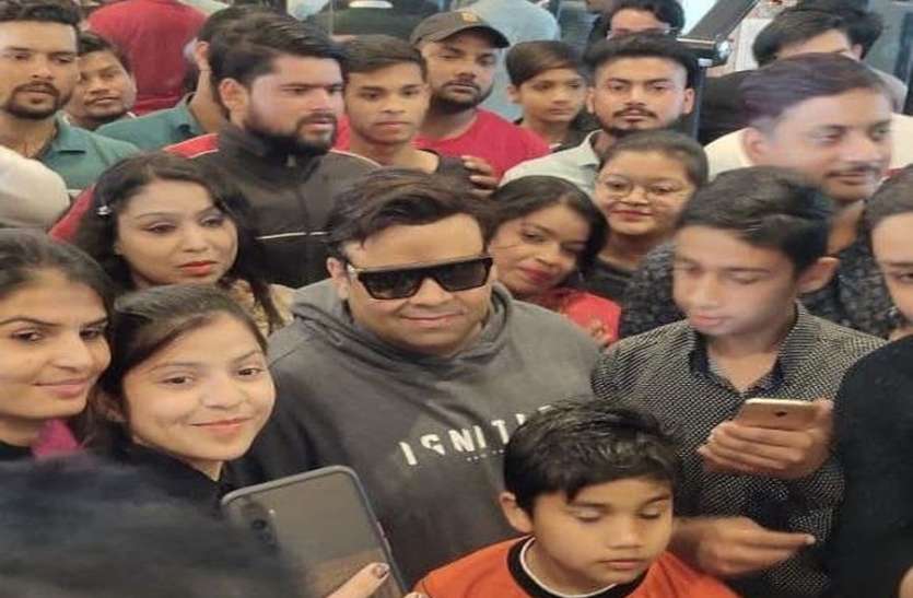 बच्चा यादव ने खोला ‘जोक्स का पिटारा’, प्रशंसकों को गुदगुदाया बच्चा यादव ने खोला ‘जोक्स का पिटारा’, प्रशंसकों को गुदगुदाया