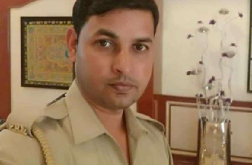 police_1.jpg भाजपा विधायक संगीत सोम की सुरक्षा में तैनात सिपाही की मौत