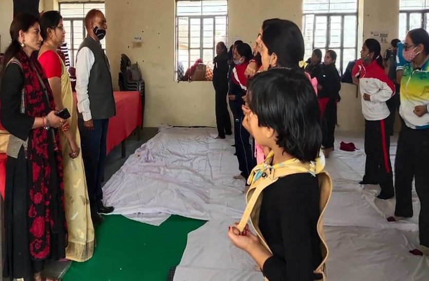 संयुक्त निदेशक स्कूल शिक्षा ने देखी स्कूलों की व्यवस्थाएं संयुक्त निदेशक स्कूल शिक्षा ने देखी स्कूलों की व्यवस्थाएं